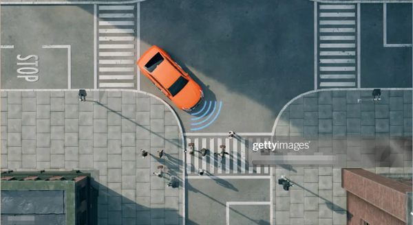 횡단보도 앞에서 자동으로 멈추는 테슬라의 오토파일럿 기능. (그래픽=게티이미지)