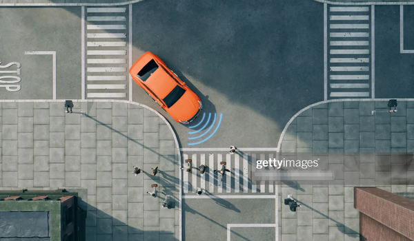 센서와 카메라 등을 통해 횡단보도를 감지, 자동으로 멈춘 자율주행 차량. (그래픽=게티이미지)