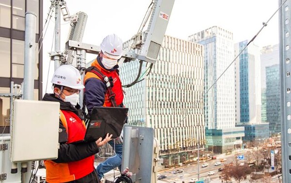 SK텔레콤은 2021년부터 네트워크 장비 소모 전력을 53% 절감하는 싱글랜 기술을 도입했다. 이를 통해 국내 통신분야 최초로 온실가스 감축을 통한 탄소배출권을 인정받았다. (사진=SK텔레콤)