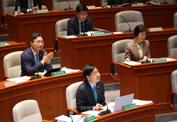 구윤철 부총리 겸 기획재정부 장관이 10일 국회에서 열린 예산결산특별위원회 전체회의에 출석해 질의에 답하고 있다(사진=연합뉴스)