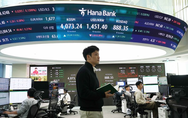 지난 10일 하나은행 딜링룸 현황판 (사진=연합뉴스)