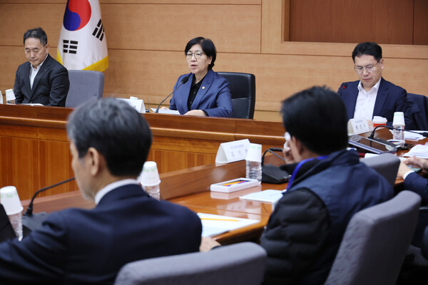 정은경 보건복지부 장관이 24일 서울 종로구 정부서울청사 별관에서 열린 제6차 국민연금기금운용위원회에서 발언하고 있다.(사진=연합뉴스)