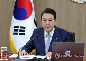 윤석열 대통령 지지율 소폭 하락...정당 지지도 국힘 31%·민주당 26%